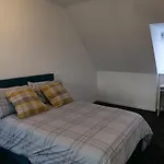 Spacious 4 Bed House, Sleep 8 Short & Long Stay, Free Parking ,5Min Drive From Man City Stadium