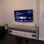 Spacious 4 Bed House, Sleep 8 Short & Long Stay, Free Parking ,5Min Drive From Man City Stadium