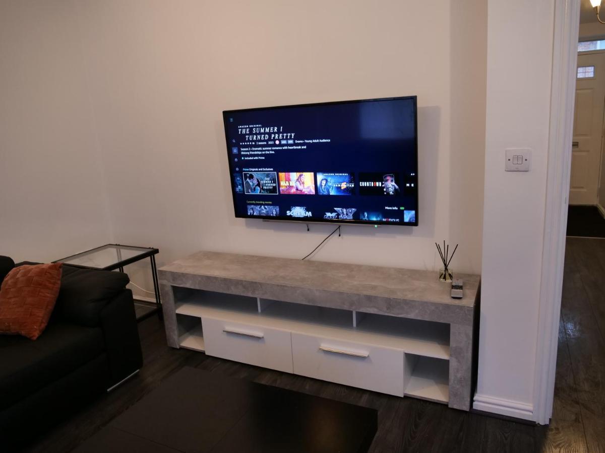 Apartamento Spacious 4 Bed House, Sleep 8 Short & Long Stay, Free Parking ,5min Drive From Man Stadium *