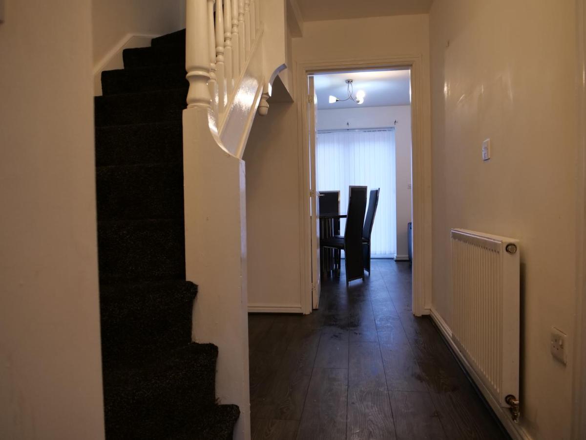 Apartamento Spacious 4 Bed House, Sleep 8 Short & Long Stay, Free Parking ,5min Drive From Man Stadium Manchester